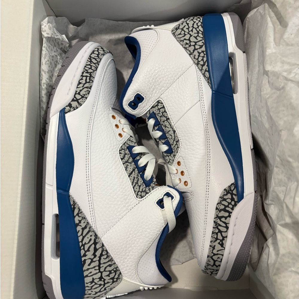 AJ 3 Retro Wizards White and Blue Sneakers